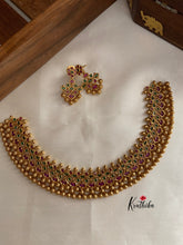 Traditional antique choker NC541