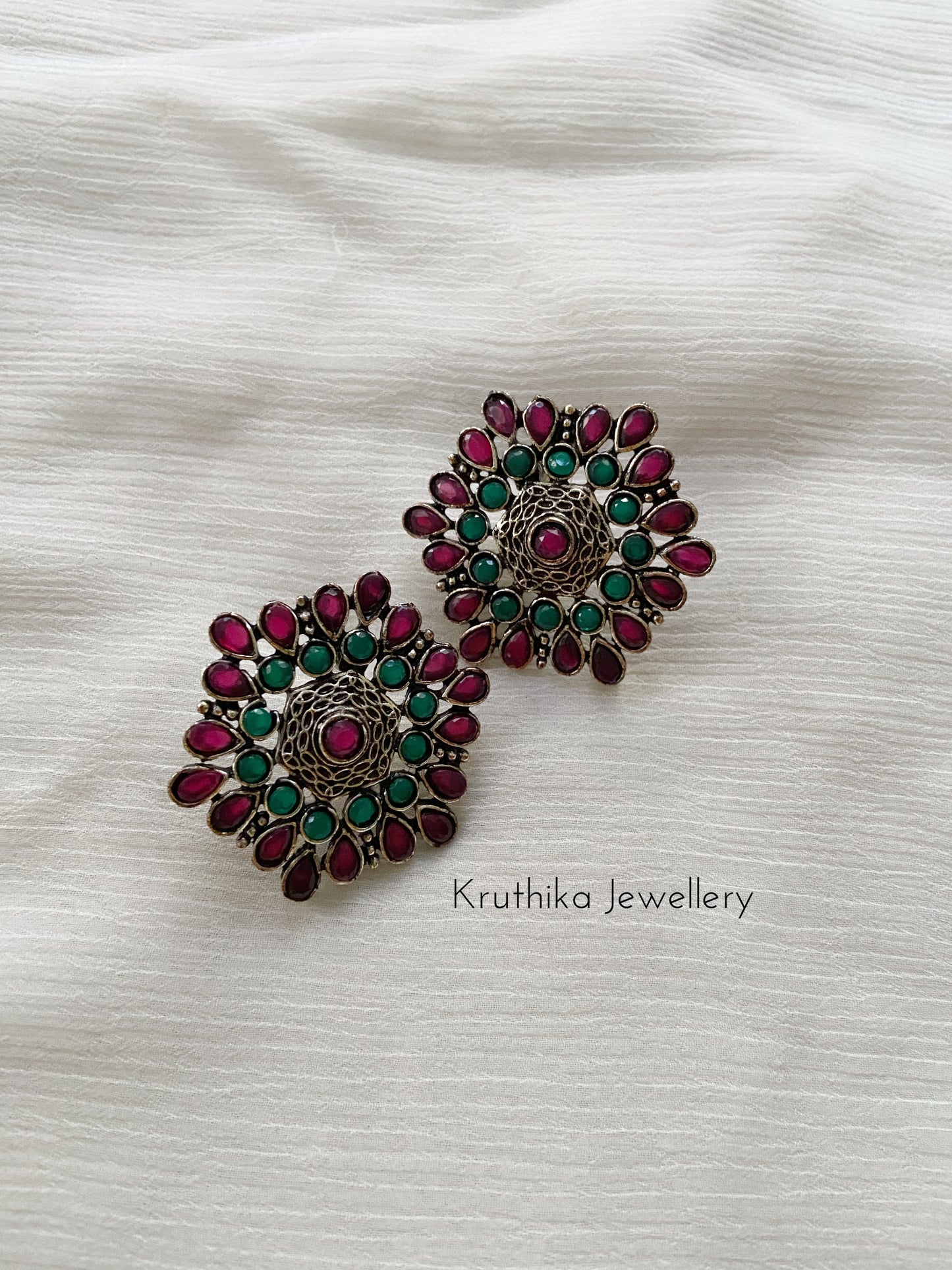 Big oxidised studs (1+1) E187