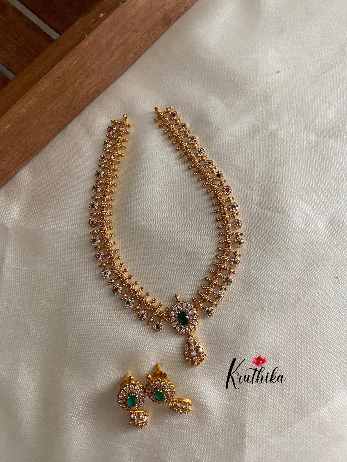 Simple AD flower matte finish necklace NC775