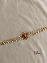 Pearls choker with kemp pendant NC367