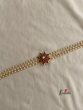 Pearls choker with kemp pendant NC367